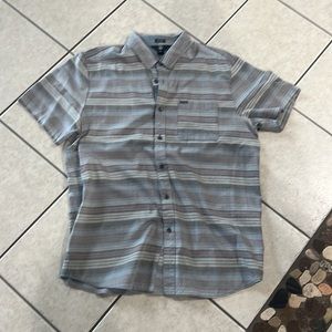 Short sleeve men’s xl Volcom button up